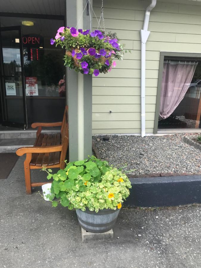 Airport Inn Port Hardy Eksteriør bilde